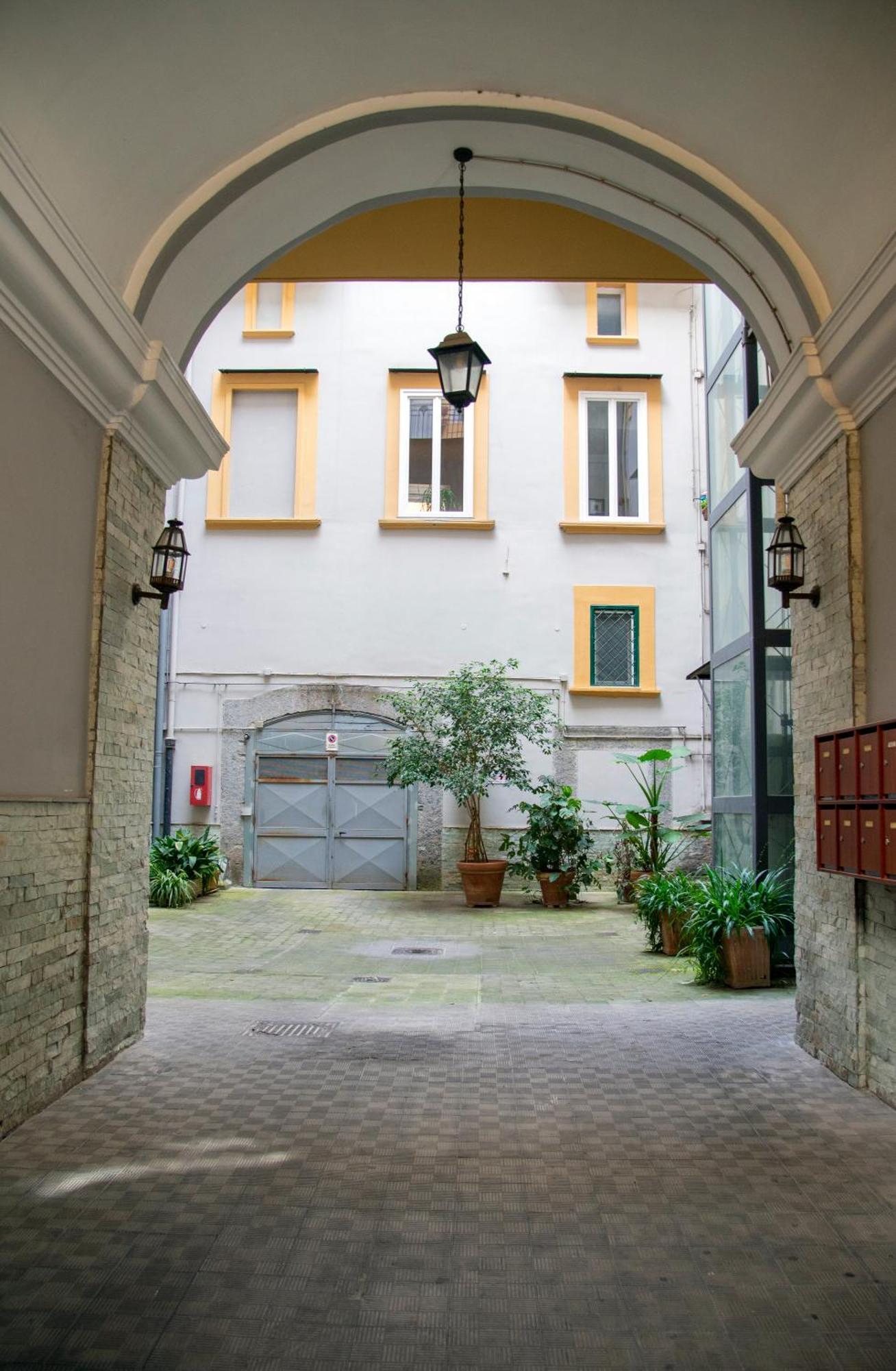 Na City Rooms Naples Exterior photo