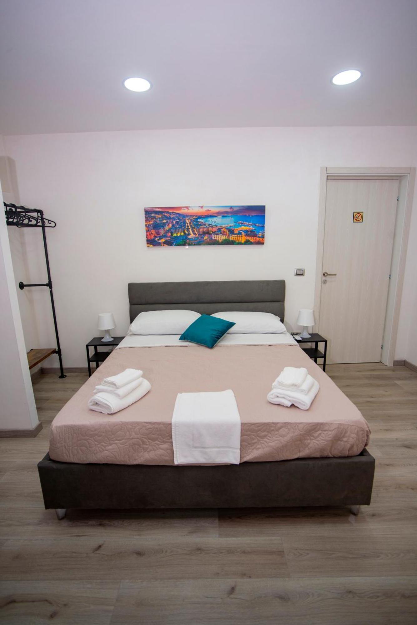 Na City Rooms Naples Exterior photo