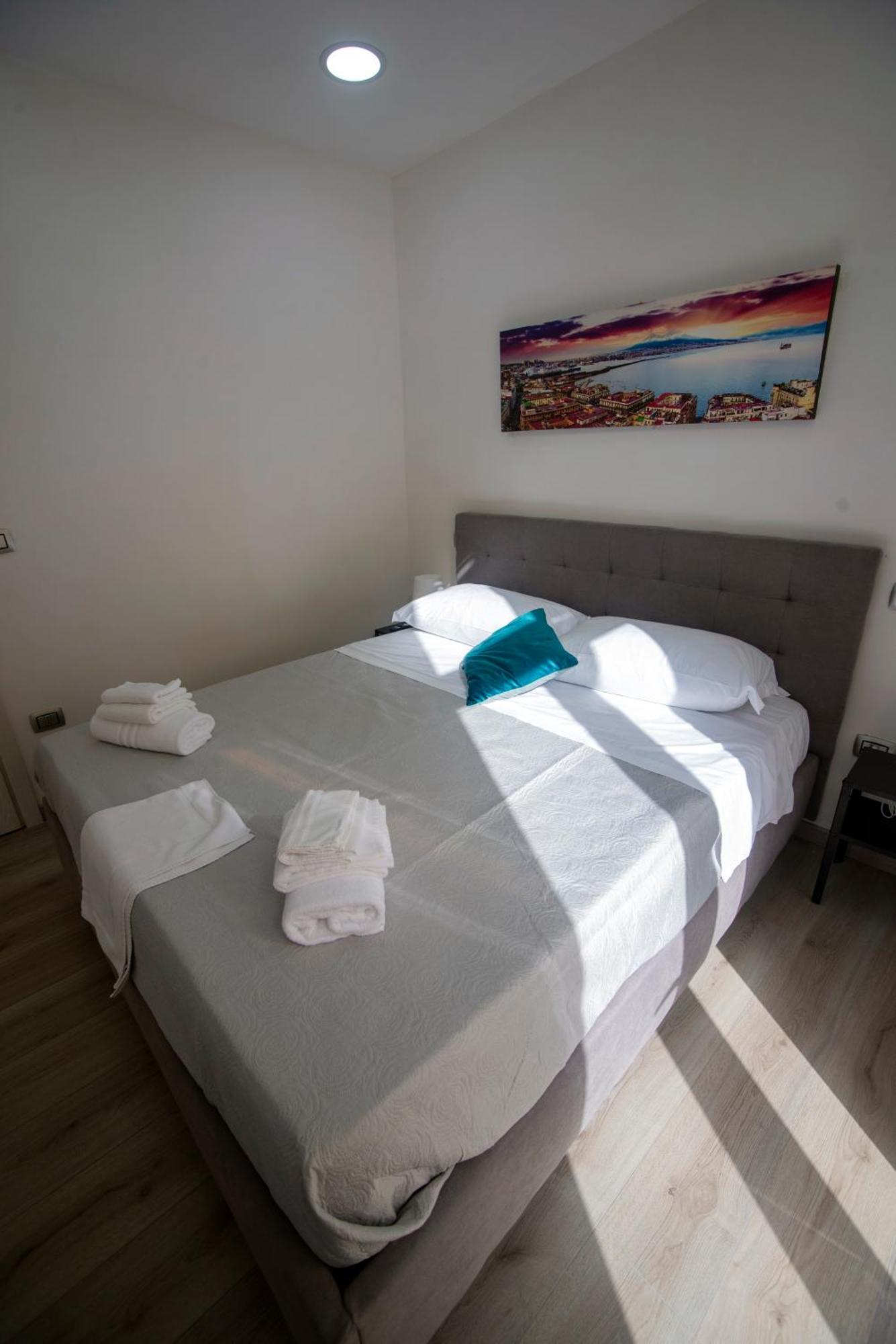 Na City Rooms Naples Exterior photo
