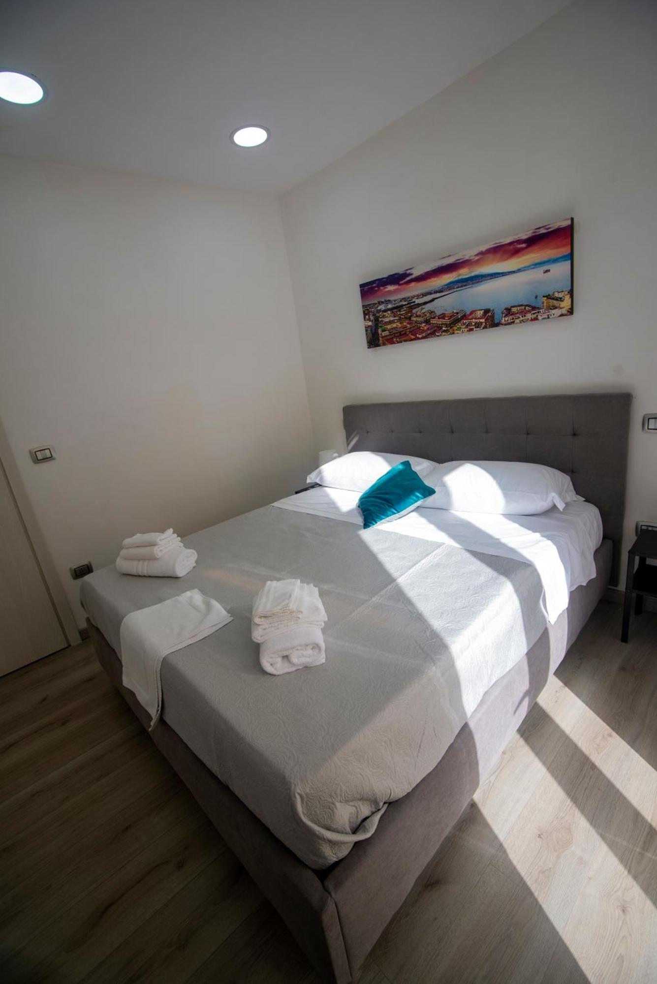 Na City Rooms Naples Exterior photo