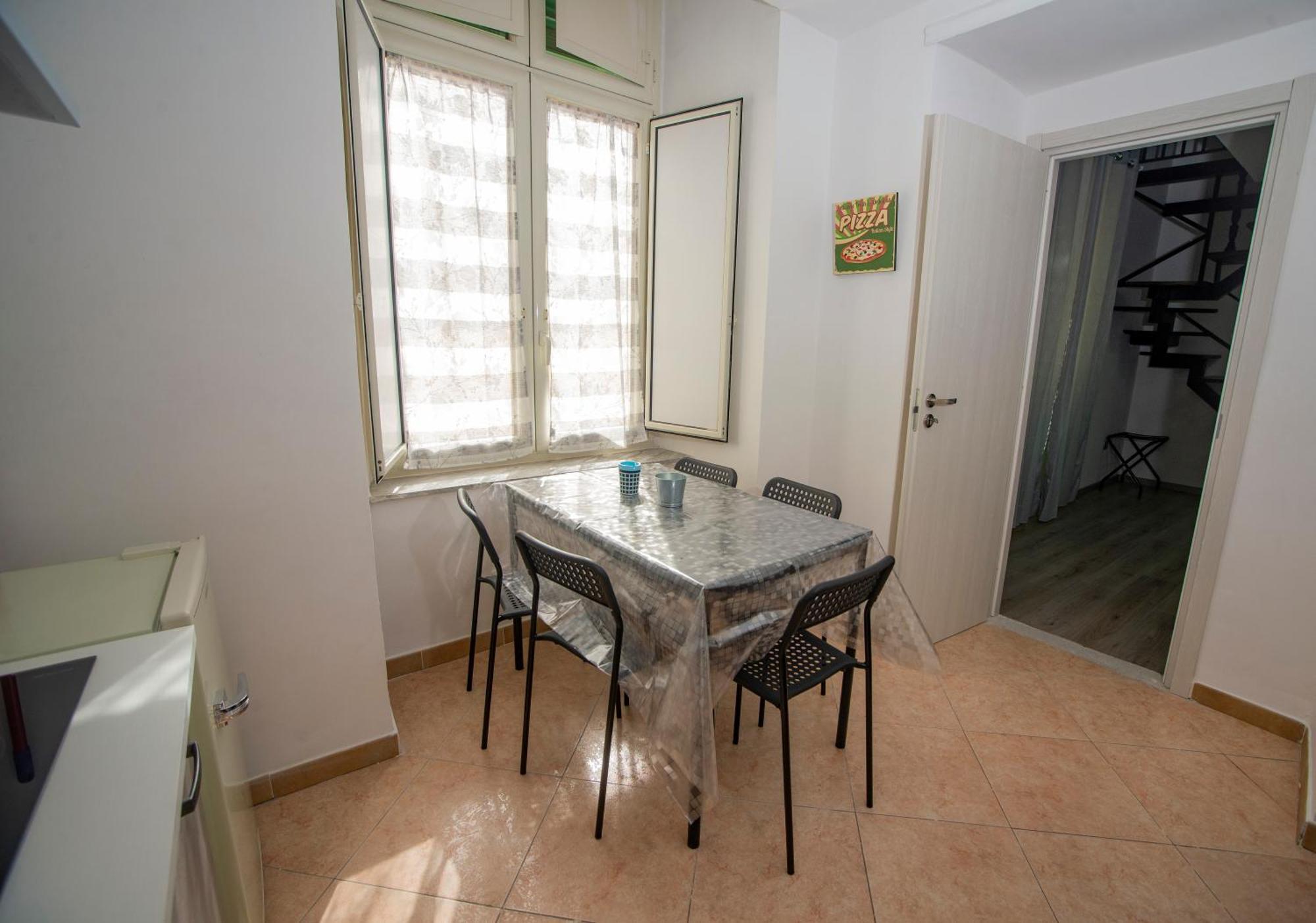 Na City Rooms Naples Exterior photo