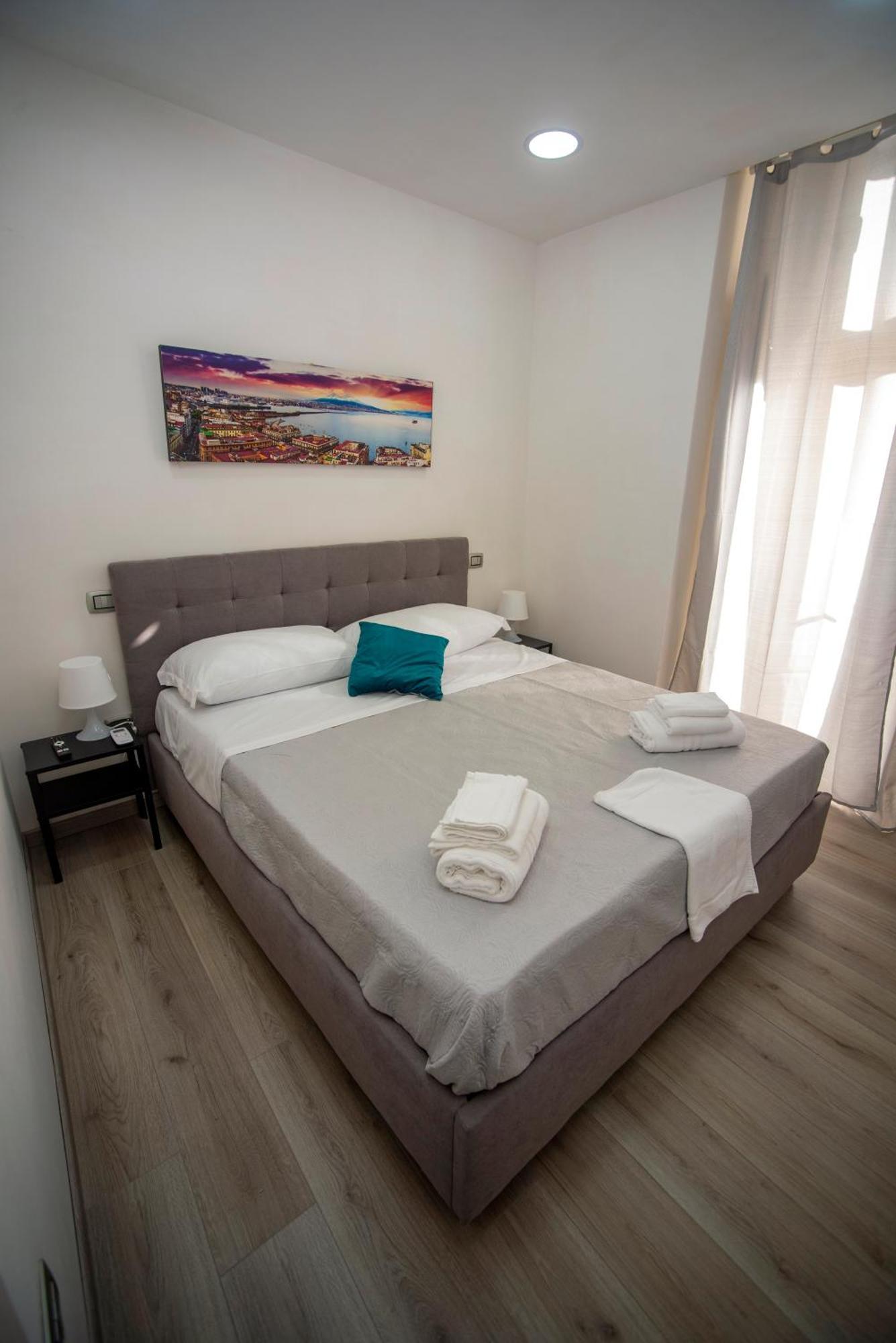 Na City Rooms Naples Exterior photo