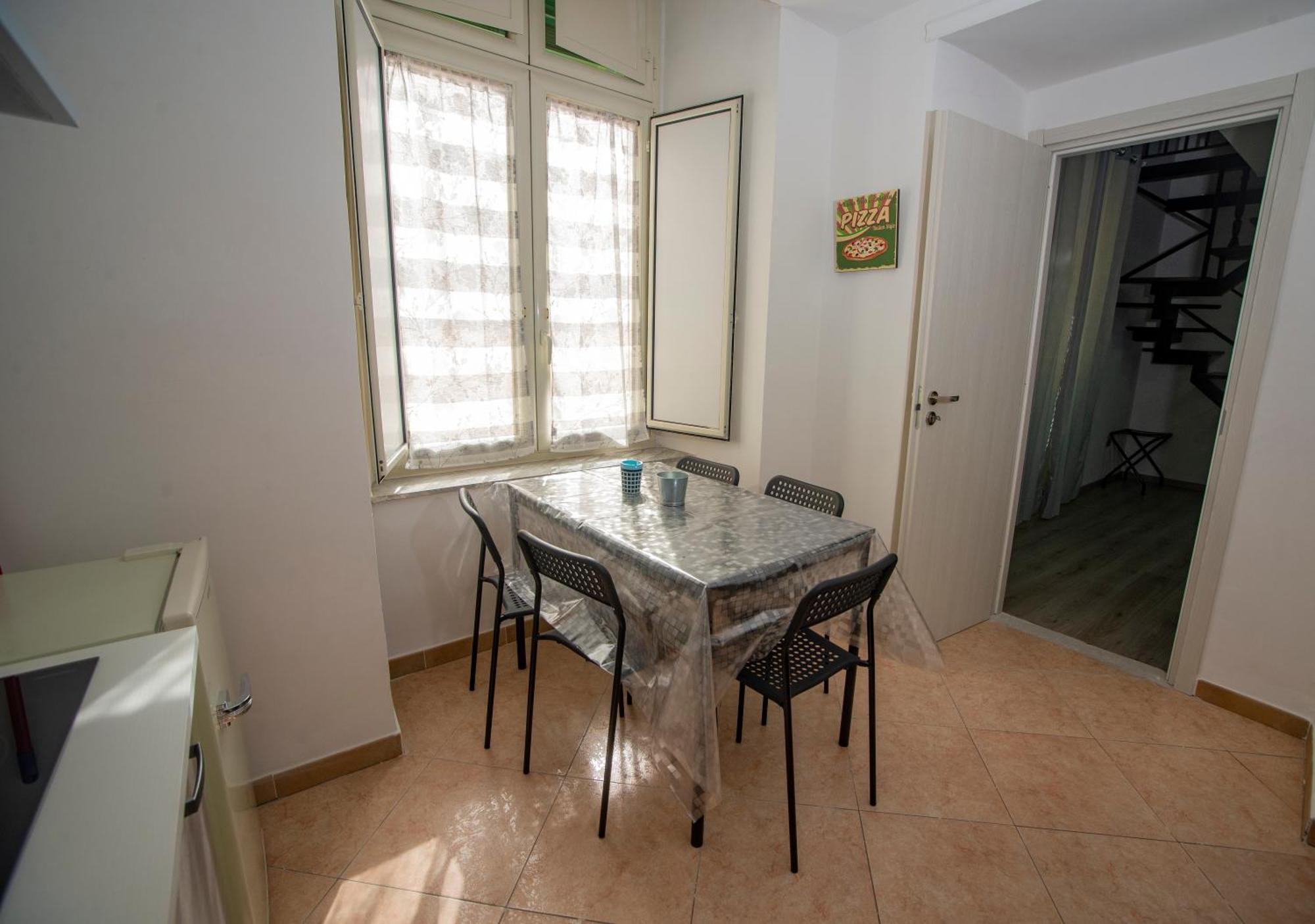 Na City Rooms Naples Exterior photo
