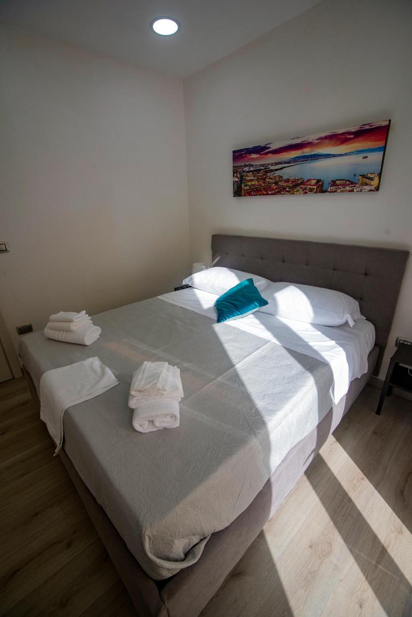 Na City Rooms Naples Exterior photo