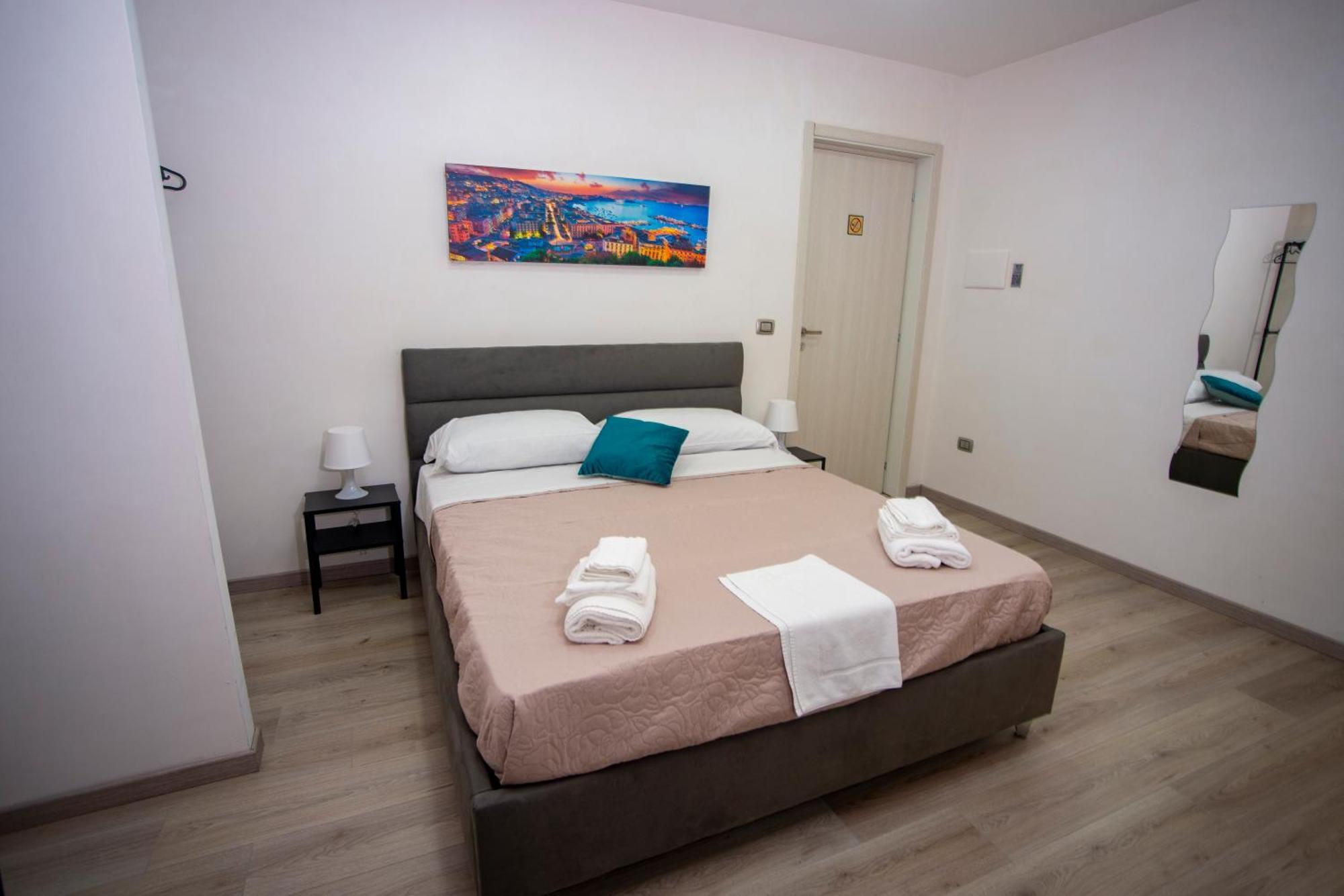 Na City Rooms Naples Exterior photo