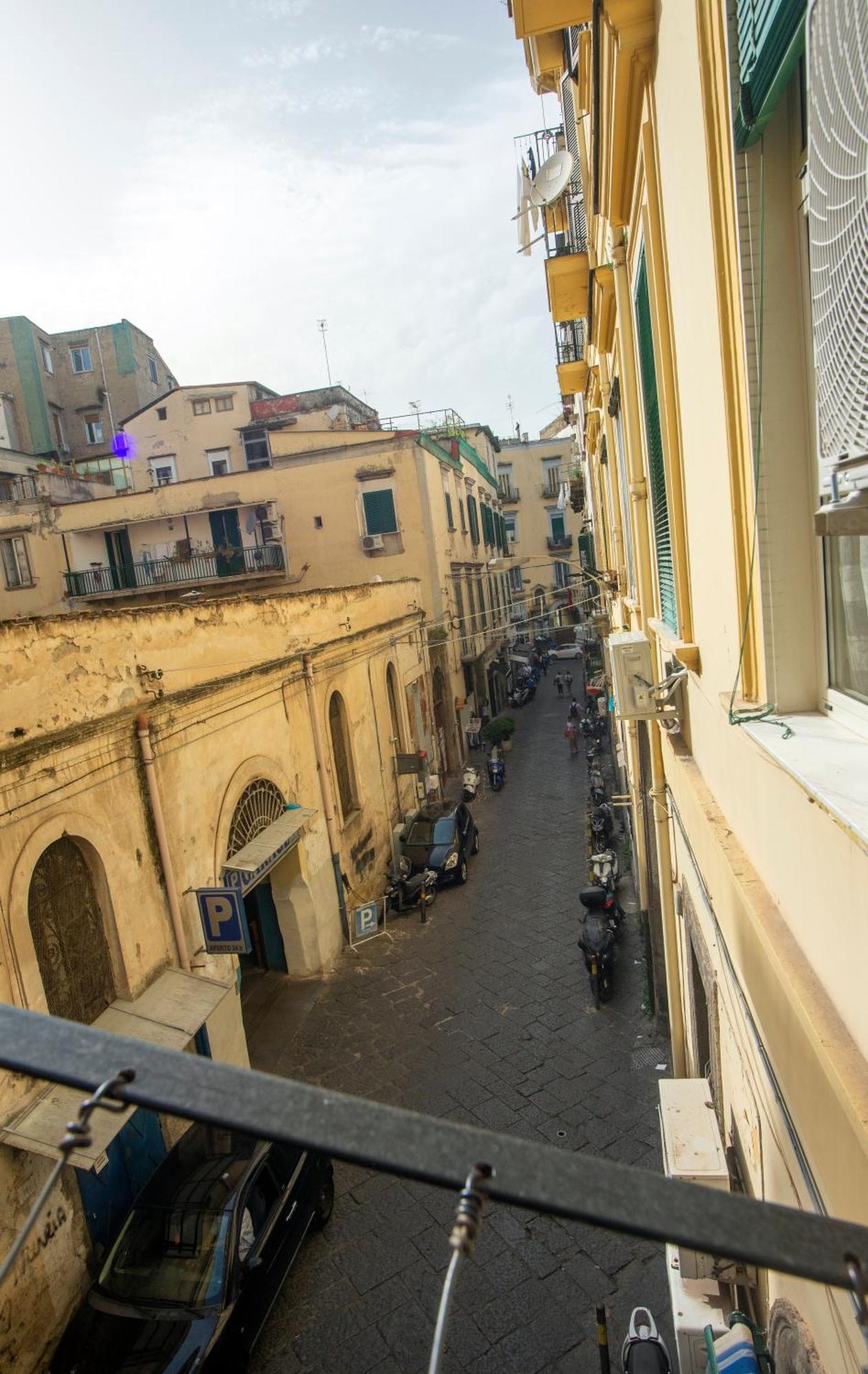 Na City Rooms Naples Exterior photo